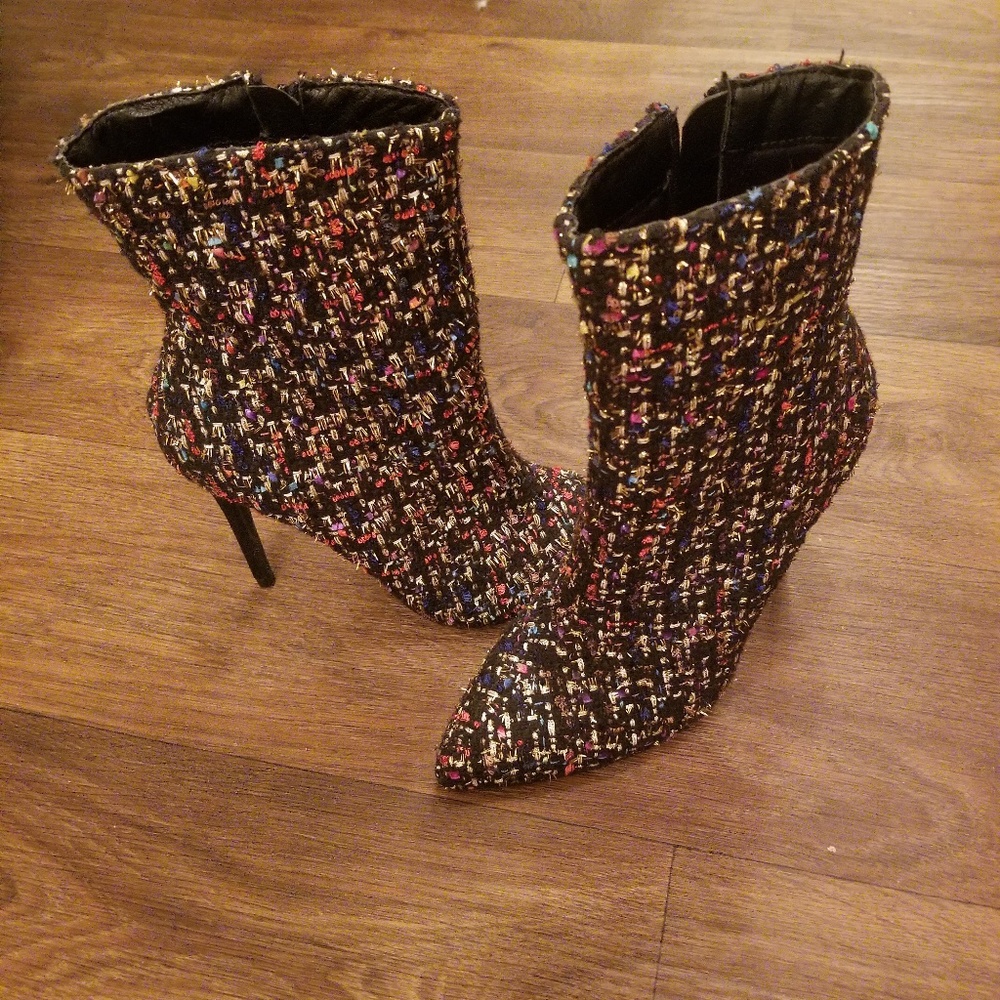 Fashion nova heels size 7.5 but fit like 7